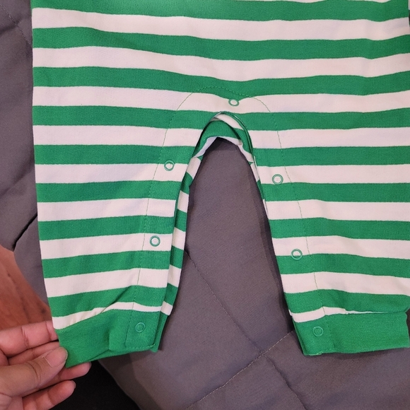 NEW Holiday unisex  cozy Elf baby romper with matching hat size 12 months - Picture 9 of 17